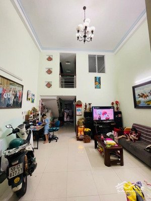 bán nhà 3 tầng, 90m2, ngang 5m, gần ga metro bình thái, đường song hành, thủ đức, chỉ 13 tỷ nhỉnh.
