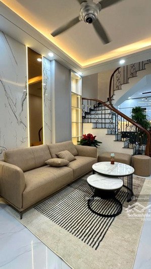 nhà mặt phố, giá mặt ngõ! hoàng hoa thám, tương lai qh rạng ngời, 1 nhà ra phố, ô tô gần cửa, 43m2