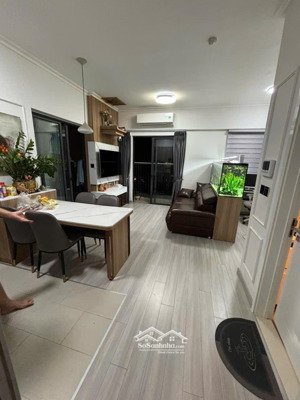 chính chủ gửi bán căn hộ 2pn 1wc 58m2 đủ đồ view hồ ban công đn toà park 2.hl ạ