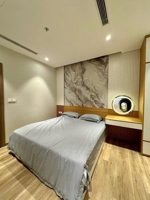 mời thuê căn hộ 2pn 2wc 61m2 đủ đồ view hồ thiên nga toà l2 landmark.hl ạ