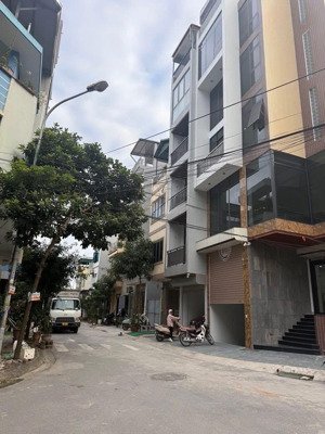 tđc lưu phái 50m2 5t mt 4m. vỉa hè, thang máy, ô tô tránh nhau, kd tốt. 16 tỷ