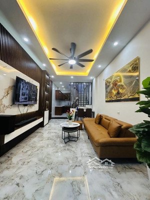 bán nhà phố trần khát chân q. hbt - nhà đẹp gần phố huế - 38m2 - 5 tầng - 8.9 tỷ. lh 