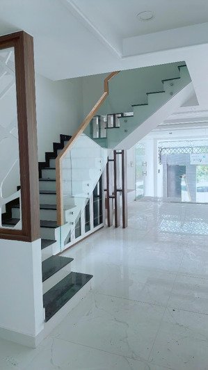 bán căn nhà phố có hầm duy nhất tại kdc 13e làng việt kiều phong phú giá rẻ