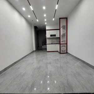 bán nhà ngay trung tâm kđt xa la 5 tầng, có thang máy giá đầu tư. lh 