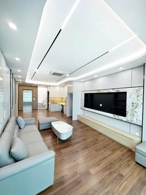 nhà đẹp 8 tầng ở ngay tại đàm quang trung, long biên, dt 62m2, gaga, thang máy, full nội thất.