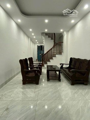 đa sỹ 40m chỉ 5.5 tỷ gần xa la nhà dân xây tặng nội thất trước nhà 3m có dư ngay ô tô tránh