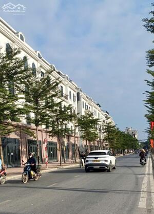 Liền kề Sơn Đồng Center 84m2-5 tầng, Vỉa hè ô tô tránh, giá 12.1 tỷ