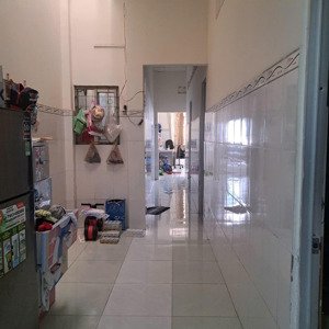 cần bán nhà cấp 4, 3pn, 1 phòng khách, bếp, sân, hành lang đầy đủ. trung tâm phường long trường