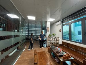 cho thuê sàn văn phòng 80 m2/tầng. sàn thông, có nội thất, tiện làm vp công ty
