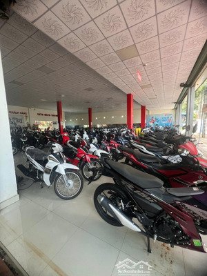 chính chủ cần bán nguyên cửa hàng xe và nhà riêng lh: 