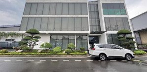 cho thuê tòa nhà văn phòng 3 tầng tại kcn xuyên á đức hoà long an dt: 1700m2 (3 lầu) giá :159 tr
