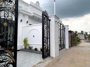 NHÀ MỚI GẦN CHỢ MỸ PHONG NGÃ TƯ CHÀ SÁU ĐƯỜNG XE Ô TÔ 7 CHỖ