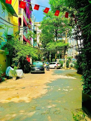 cực hiếm - bán nhà xây dân - ngõ nông - gần phố - gần hồ - tiện ích bạt ngàn - khu dân trí cao