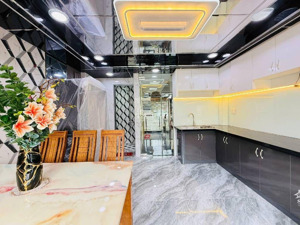 bán nhà 5 tầng 2 mặt tiền,nhà có thang máy, tặng nội thất cao cấp,diện tích khủng