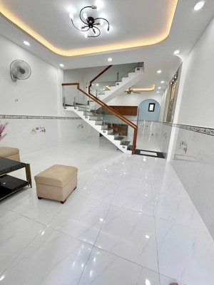 đường 5m thông - dt: 4,5x12m (54m2) - nhà đúc 2 tầng, ngay lê trọng tấn - chỉ 4,x tỷ