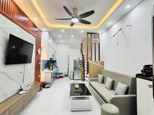 bán nhà quang trung giá chỉ hơn 7 tỷ dt35m2 vài bước ra phố gần ga tàu điện, cạnh chợ và trường học
