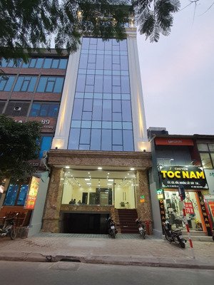 cho thuê tòa nhà mặt phố hà cầu. dt : 120 m * 7 tầng + 1 hầm. mt : 9 m. thông sàn, thang máy.