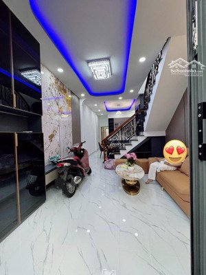 bán nhà 1 trệt 1 lầu sát chợ phương sài . giá :4tỷ380 lhe : 