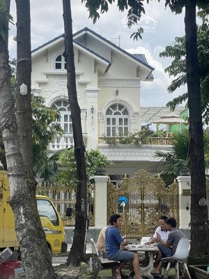 nhà 2 mặt tiền đẹp ngay vạn phúc, 10x23 full thổ cư view công viên tươi mát 15tỷ nhỉnh