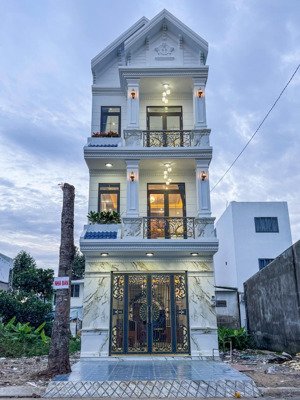 nhà đẹp mái thái tân cổ điển đường d4 khu đô thị hồng loan - cần thơ