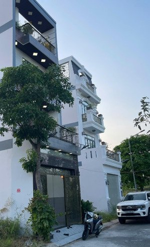 khu an ninh, vị trí đẹp 5x18=90m2 giá 5.3 tỷ, sổ riêng