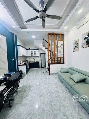 bán nhà cầu giấy, ngõ nông gần ô tô, thoáng, full đồ ở ngay, 33m2x5t