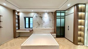 nhà mới hoàn thiện 6 tầng thang máy kính phân lô quân đội hoàng văn thái ở ngay!