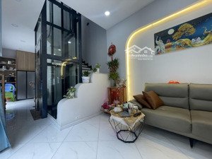 hiếm, nhà mới 4 tầng, lô góc 2 mặt tiền hxh, thang máy xịn, gần đh marketing kcx tân thuận nhỉnh 8t