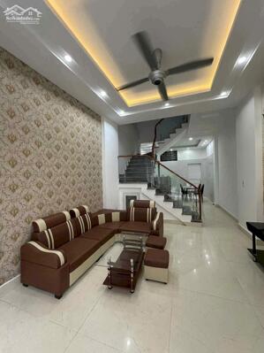 Cho thuê nhà nguyên căn 4 p.ngủ Văn Cao, DT: 50m2.