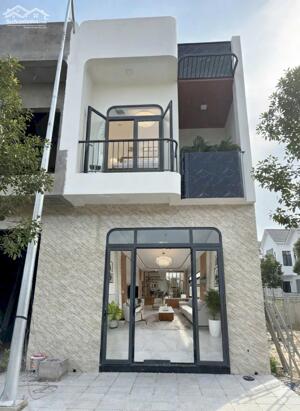 Cần bán gấp căn nhà 1 trệt 1 lầu ngay kcn Nam Tân Uyên 2ty650