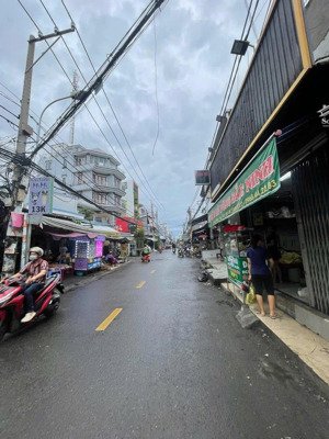 mặt tiền tương lai vị trí kinh doanh sầm uất ngay chợ ba đình, q8