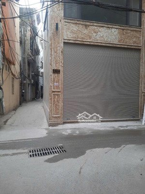 bán nhà lạc thị ngọc hồi lô góc dt 40m2x5t, giá 6,85tỷ. lh 