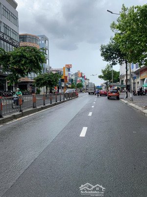 cần bán nhà mặt tiền lê hoàng phái giá 9 tỷ còn bớt