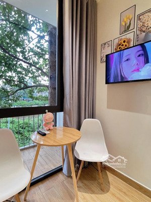 căn hộ tách bếp cao cấp bancol view bờ kè trường sa ở bình thạnh gần sát ngã tư hàng xanh , q1.