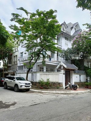 cho thuê bt bùi xuân phái - mỹ đình 1. 120m2 đất, xd: 90m2 x 4 tầng, lô góc mt: 20m. chia phòng.