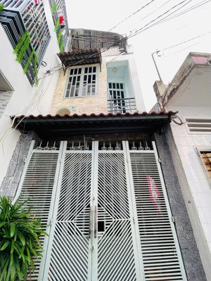 kẹt tiền bán gấp nhà quang trung, p10 vào 100m. gần ngã năm gò vấp