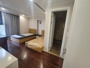 cho thuê căn hộ 80m2 2pn vinhomes 54 nguyễn chí thanh, đống đa. vào luôn