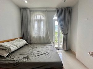 cho thuê căn hộ studio full nội thất - nhà có ban công - view đẹp - giá tốt ngay trung tâm q1