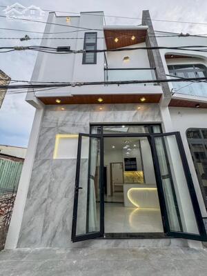 Nhà lầu xây mới Full nội thất - 3 phòng ngủ - Gần siêu thị Vincom Hùng Vương