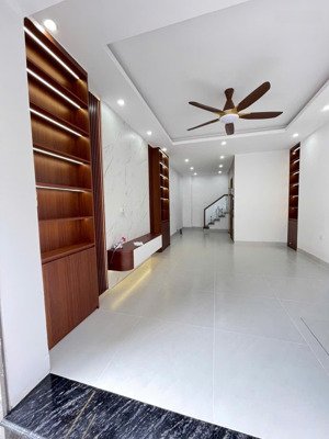 bán gấp nhà tây mỗ ,ô tô đỗ gần,6 tầng thang máy,dt42m,chỉ 8.8 tỷ.lh: 