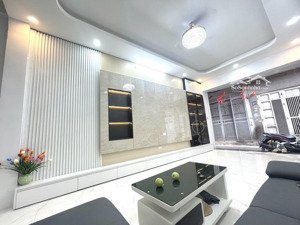 xuân thuỷ - phân lô oto chạy quanh - 3 mặt ngõ thông thoáng - 43m 15.2 tỷ kinh doanh bất chấp