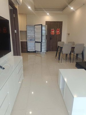 chính chủ cần bán căn 2pn 69m2 hướng nam tặng full nội thất,có hợp đồng thuê 11,5tr giá 3,850 net