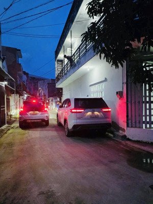 bán nhà lê văn lương căn góc 2mt 2 tầng shr sang tên ngay