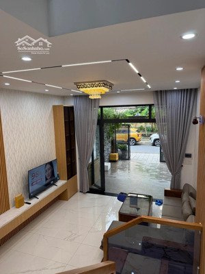 nhà 3 tầng trung tâm full nội thất gần chợ đầu mối, lotte mart & 3 trường đh lớn hoà cường nam