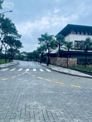 bán lô FPT 144m2 ngang 6m Hướng Nam cách trường đại học FPT 200m