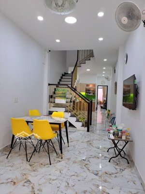 bán nhà ngay ngã tư phú nhuận, hẻm thông 1 trục, 85m2 4 tầng 5 phòng, chỉ 8.8 tỷ tl