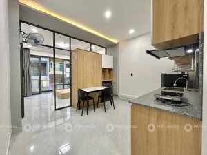 căn hộ mini - 1 phòng ngủ - 45m2 - ban công - full nội thất - thang máy - gần sân bay - cv gia đinh