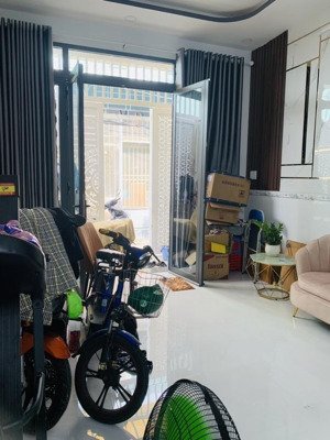 nhà phố trệt lầu tại cầu phú xuân - thị trấn nhà bè. sổ hồng sẵn, công chứng giao nhà ngay