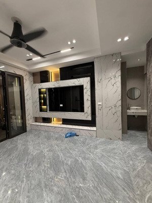 bán nhà trần quý cáp - đống đa. 42m2 x 7 tầng x 4,5m mt. giá 11,3 tỷ. thang máy, gần phố, lô góc