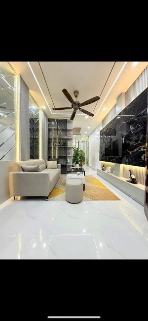 nhỉnh 6 tỷ tt mỹ đình nhà 4 tầng-full nội thất-ngõ nông-gần ô tô